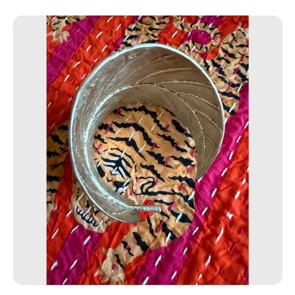 Bohemian Leaf Patterned Silver Arm Cuff/Bracelet - image 7